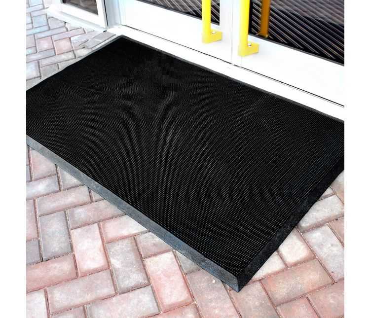 Fingertip Rubber Outdoor Mat with flexible rubber fingers for scraping mud and debris